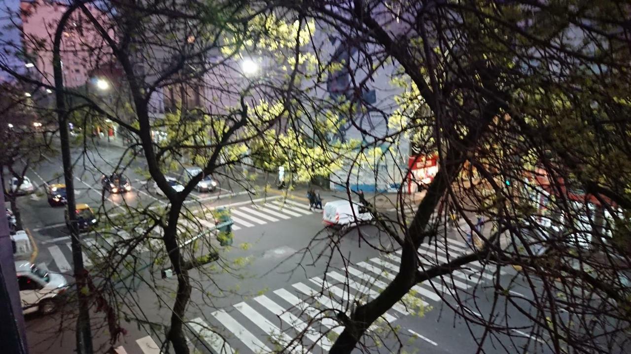 Excelente Departamento Con Balcon A La Calle Sobre Avenida Буенос-Айрес Екстер'єр фото